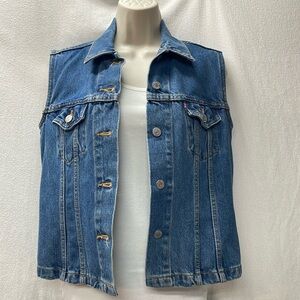 Ladies Levi’s denim vest, size small